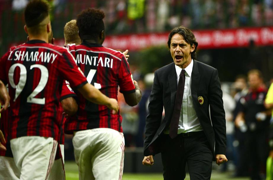Inzaghi festeggia con Muntari il gol del 2-0. Afp